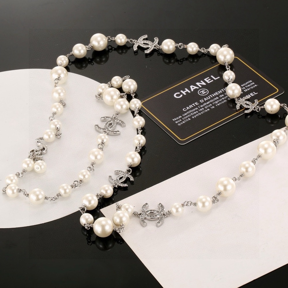 Chanel pearl sweater chain - Picture 3 of 6